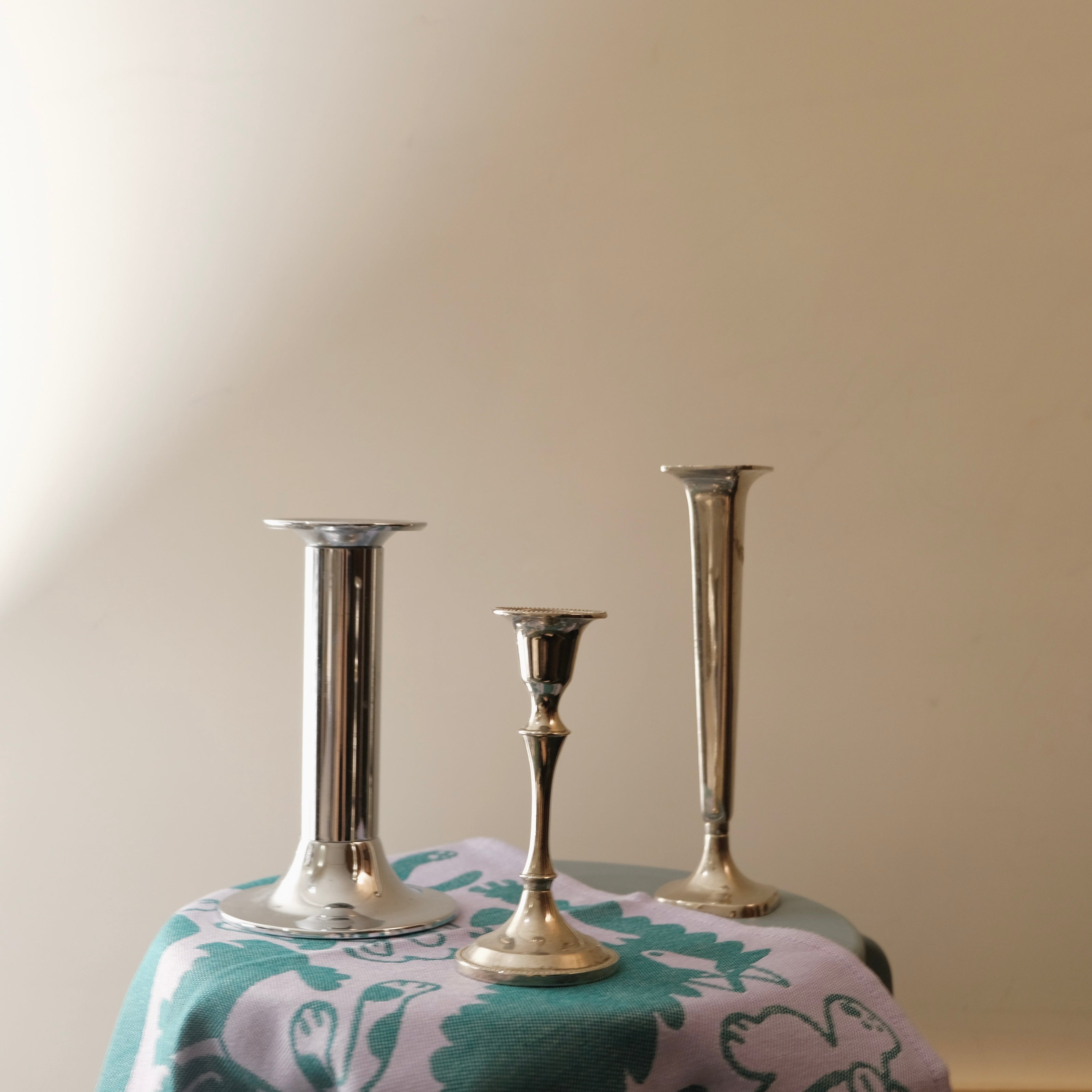 銀製燭台三劍客