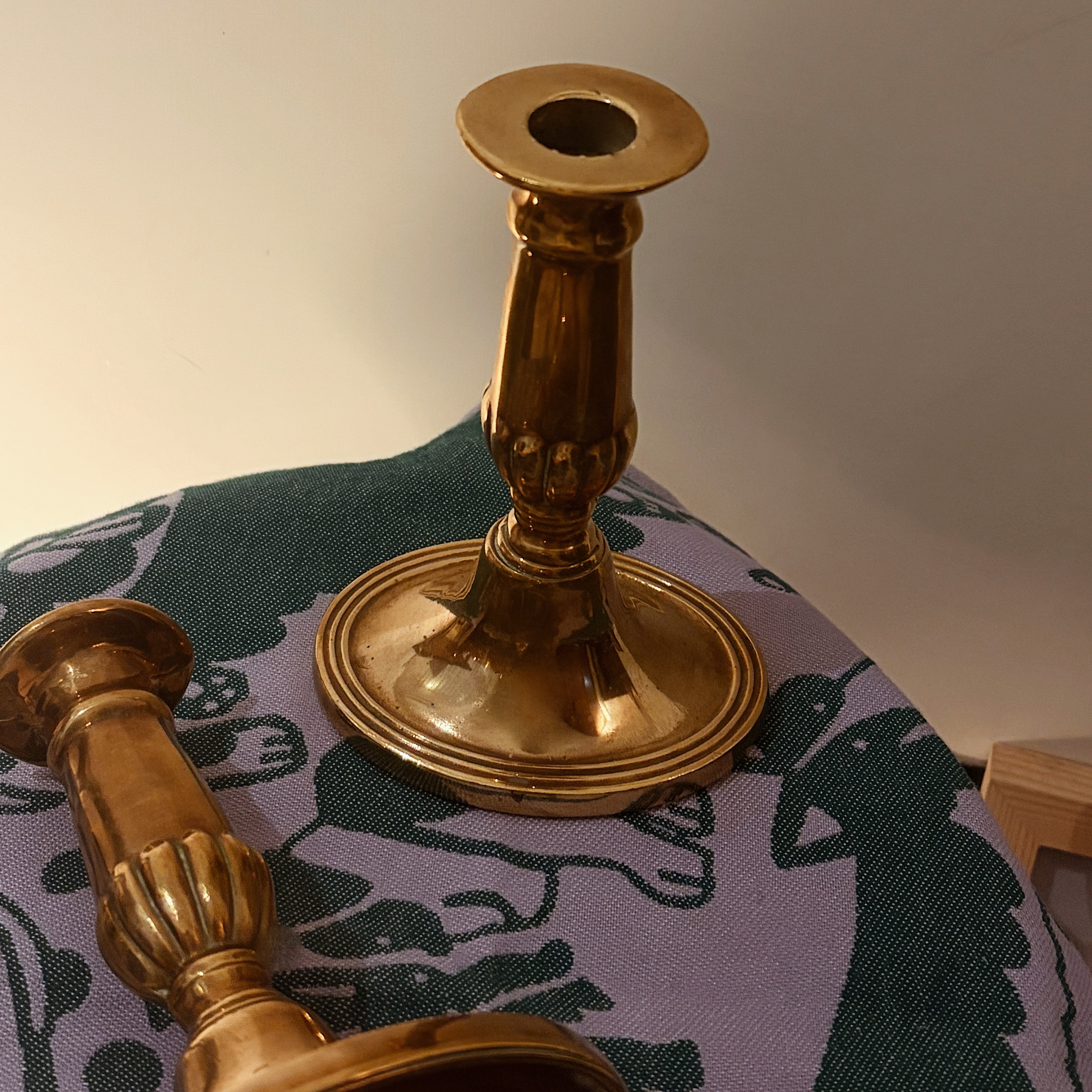黃銅古董燭台