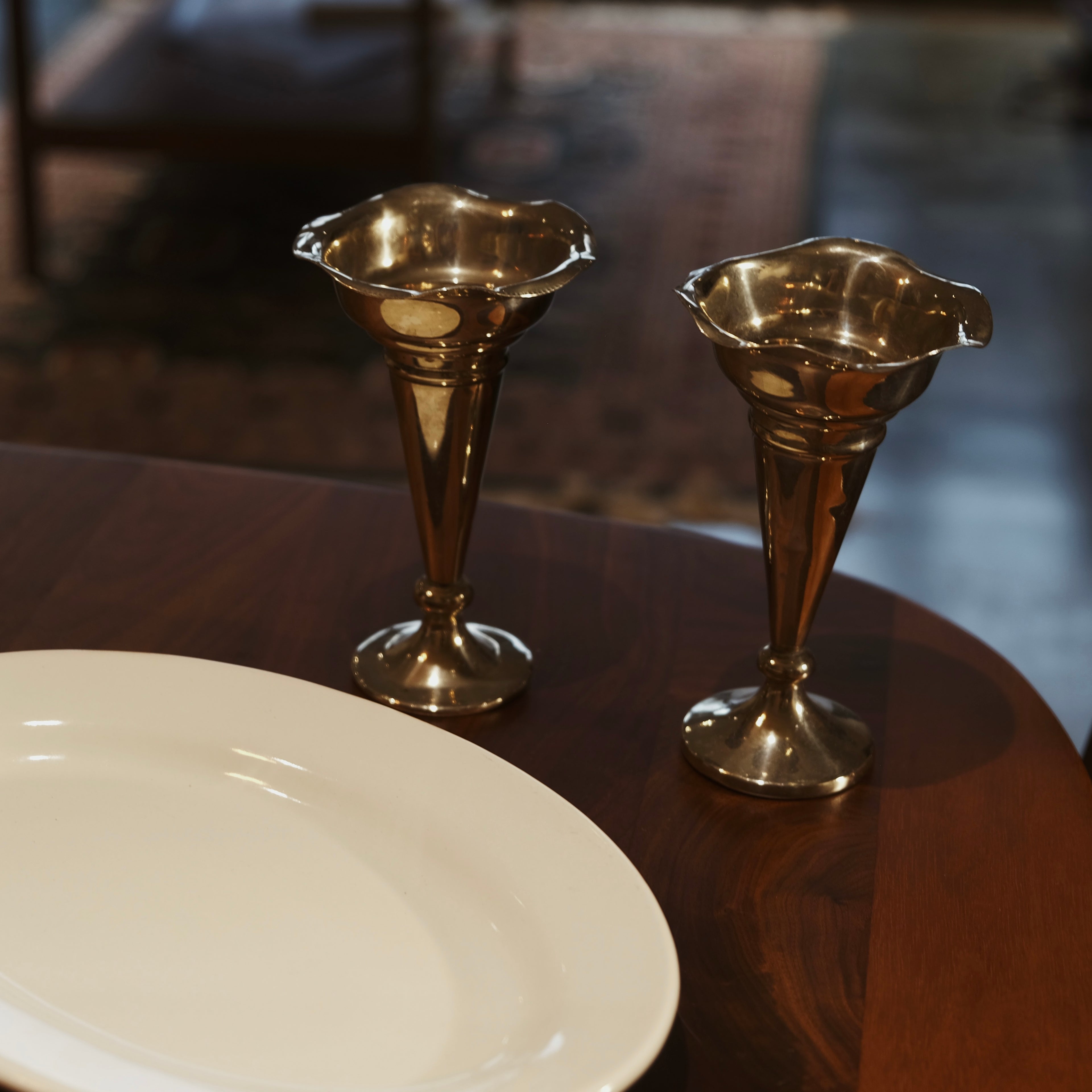 喇叭弧緣古典燭台