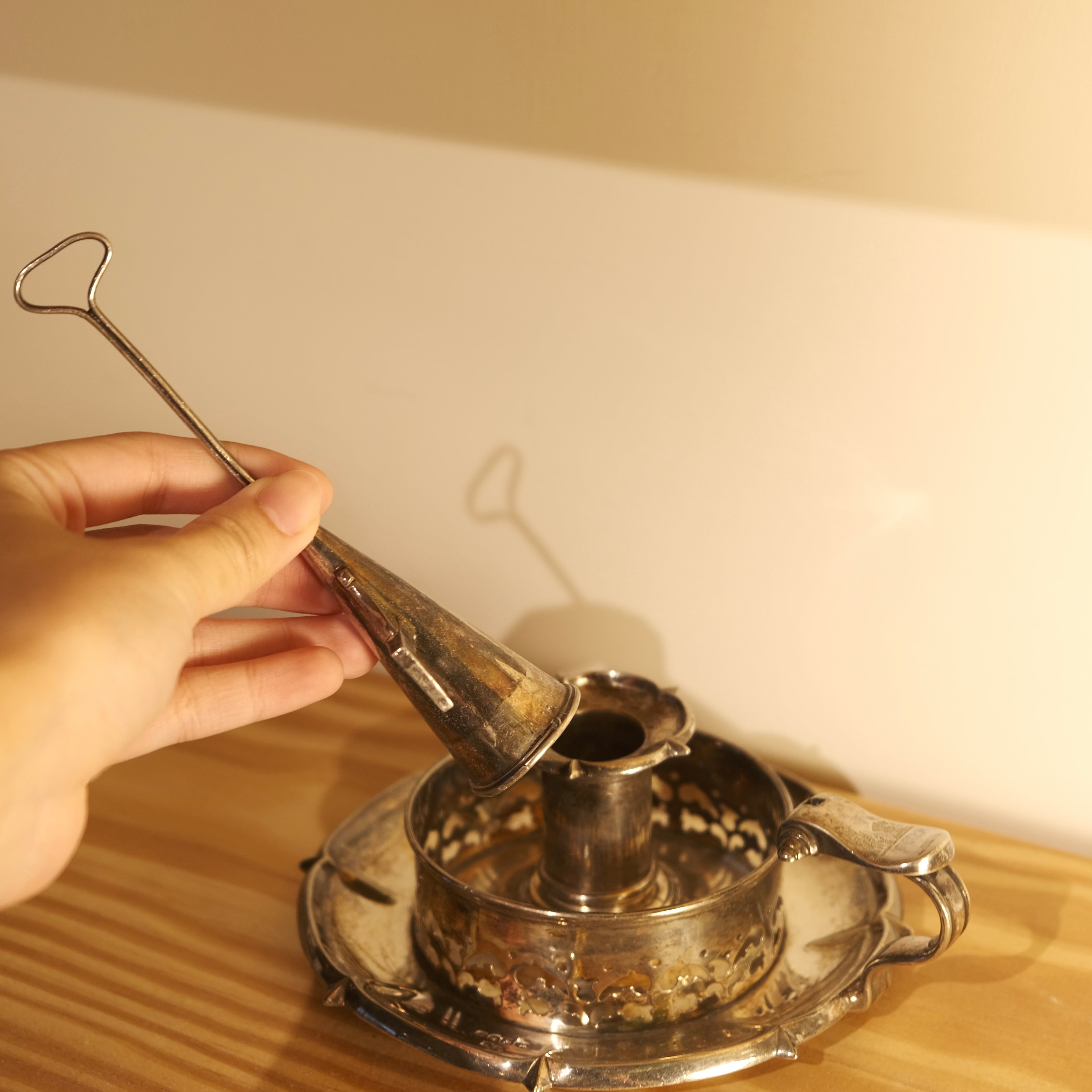 雕花銀製手持式燭台｜附滅燭鈴