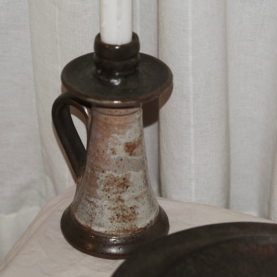 灰釉單柄陶燭台